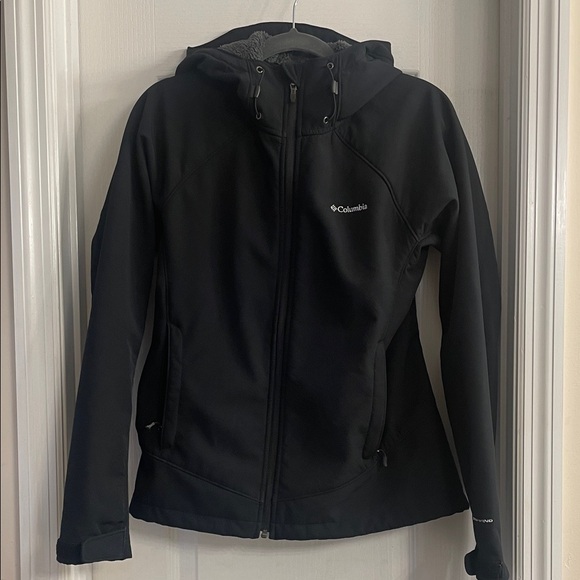 Columbia Jackets & Blazers - Columbia Women's Black Omni Wind Jacket